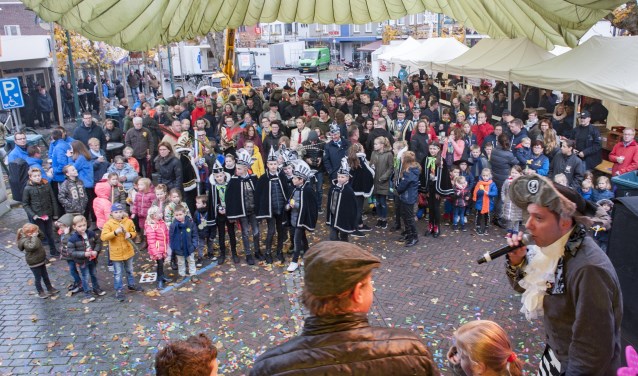 Ut get beginne was een goede start van het Budelse carnaval, foto: Jos Meusen