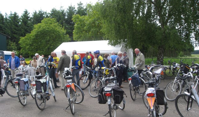 Traditioneel op 2e Pinksterdag Cranendonck op de fiets