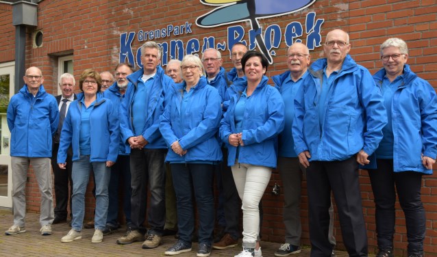 De cicerones van Dorplein in hun nieuwe outfit, foto: Jack Roosen