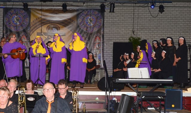 De nummers uit de musical Sister-act vormden het komische hoogtepunt.