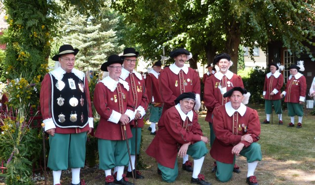 De nieuwe deken en de jubilarissen van het Sint-Jansgilde