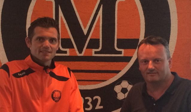 De nieuwe hoofdtrainer Richard van de Kerkhof (l) en voorzitter Huub van der Linden (r)