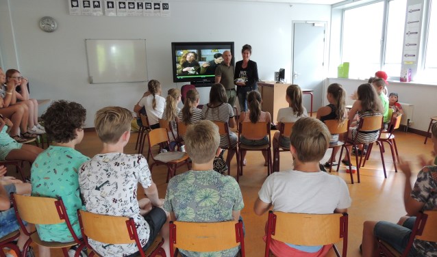 De kinderen hadden erg veel aandacht voor de lezing over Nepal