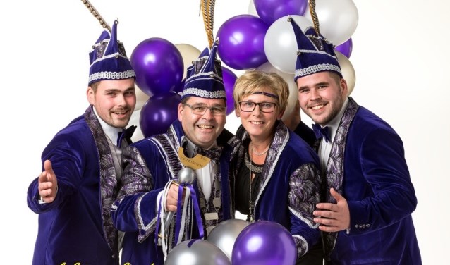 Prins Jos III en prinses Driena (de Werdt) samen met hun twee zonen (omgedoopt tot adjudanten) Rick en Stan