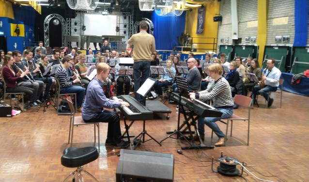Het pianoduo Martijn en Stefan Blaak zullen samen met EMM spelen