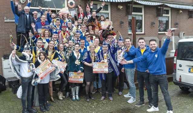 De Cranendonckse carnavalsverenigingen ontvingen weer leuke bedragen van de Verbroederingsbalstichting, foto: Jos Meusen
