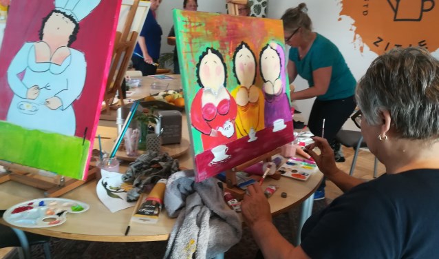 De Dikke Dames schilderworkshop was erg in trek, foto: Kitty Arets
