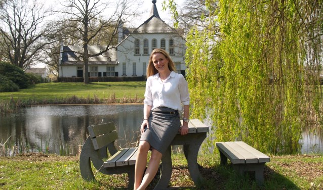 Janneke van Kessel bij kasteel Cranendonck, foto: Laura Raats