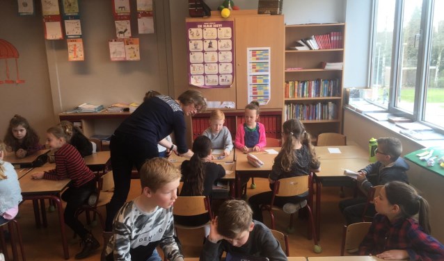 Kinderen leren op een leuke, leerzame manier over geld- en bankzaken.