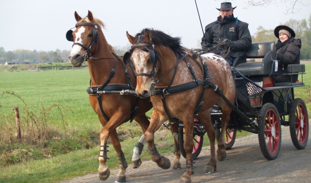 Mooie aanspanning gaat van start bij de Smokkelrally, foto: Laura Raats