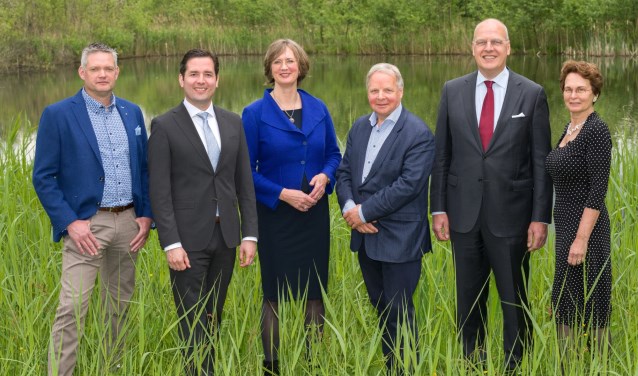 Nieuw dagelijks bestuur van Waterschap De Dommel. Van links naar rechts: Martijn Tholen, Erik de Ridder (watergraaf), Mado Ruijs (eerste vervanger watergraaf), Jan Verhoeven, Vincent Lokin en Antje Dekker (secretaris).