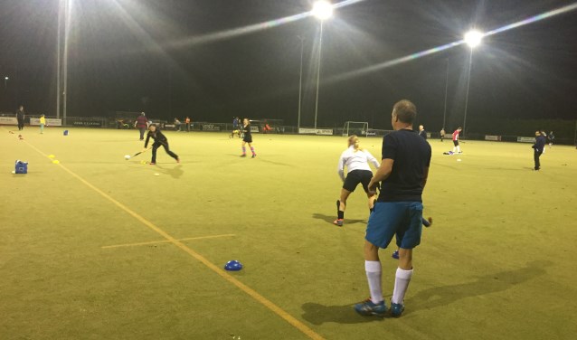 In de zomer toch actief bezig tijdens Zomeravondhockey.
