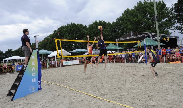 De topdivisie beachvolleybal(st)ers zullen weer voor veel kijkplezier zorgen, foto: Jos Meusen
