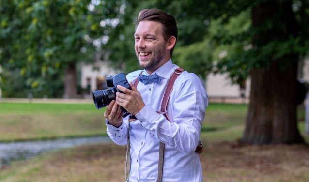 Niels van Tongerloo. Deelt graag zijn kennis rondom Fotografie met de bezoekers van de bibliotheek.