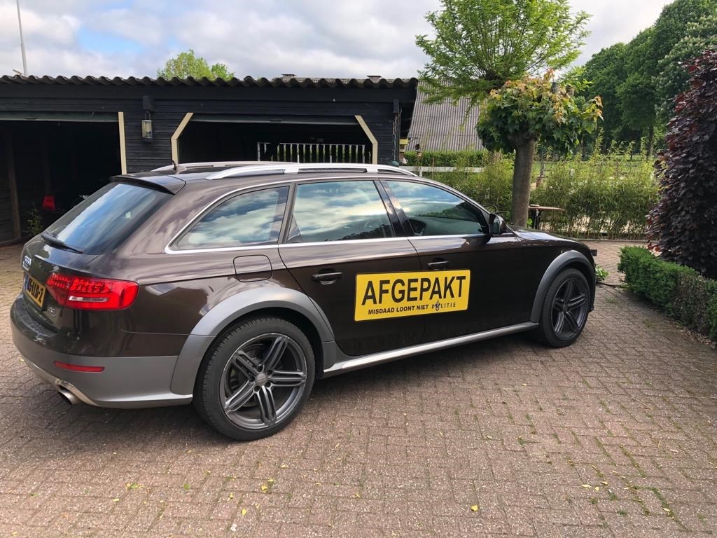 Er zijn verschillende auto's in beslag genomen.