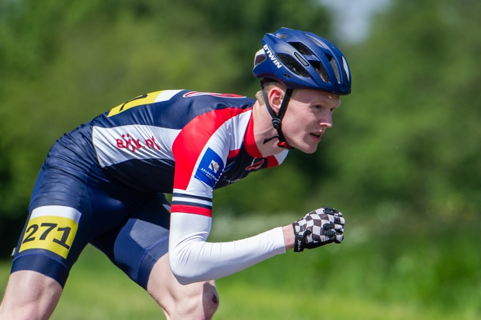 Chaim Boer in actie op de 400 meter tijdrit