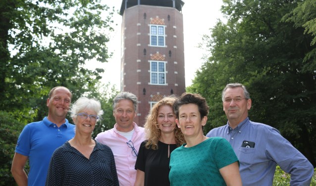 Vlnr: Jeroen van Heukelom, Annemarieke Burgsteijn, Gertjan van Doorn, Cilia Boekenoogen, Ester van Leuveren en Sjaak Leeuwis.