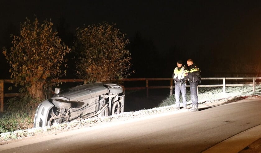 HULPDIENSTEN MASSAAL ONDERWEG VOOR AUTO TE WATER IN ZWARTEBROEK  ???De auto werd rond 6.45 uur aangetroffen waarna de hulpdiensten waaronder politie, ambulance brandweer, een traumahelikopter en een duikteam massaal... LEES HET HELE ARTIKEL .