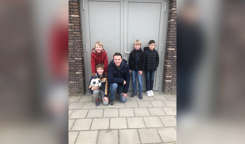 Zweminstructeur van De Wetering staat voor de noodopvang van de