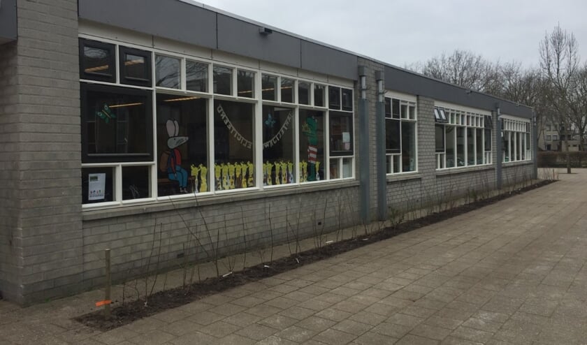 De Zevensprong maakt een start met het ontstenen van het schoolplein