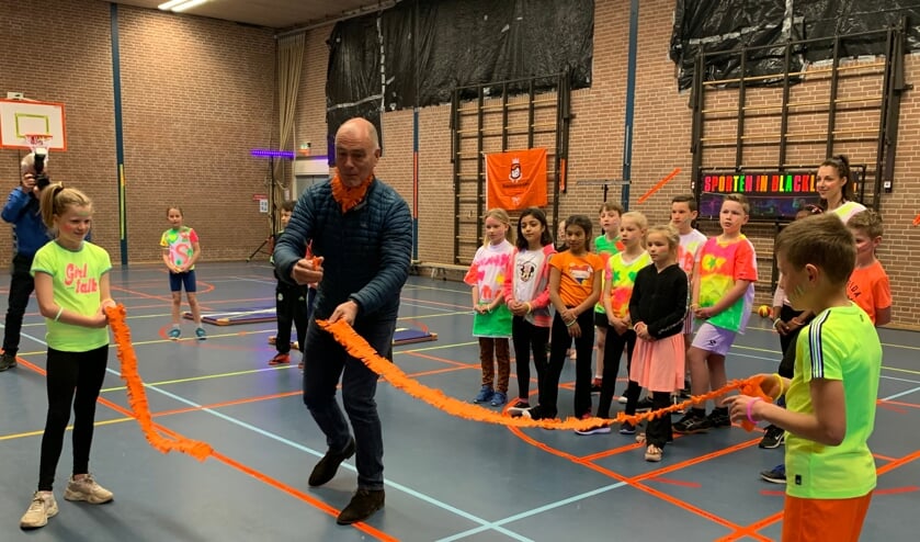 Koningsspelen geopend! Houtens Nieuws Nieuws uit de regio Houten