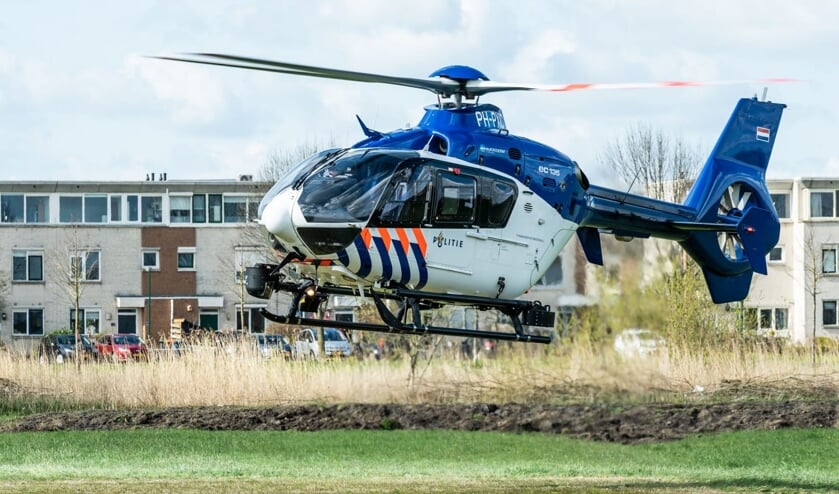 Systeemtest met helikopter boven weiland HoutenZuid Houtens Nieuws