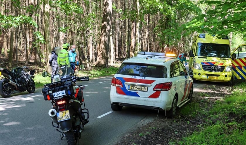Motorrijder gewond na aanrijding hert in Kootwijk