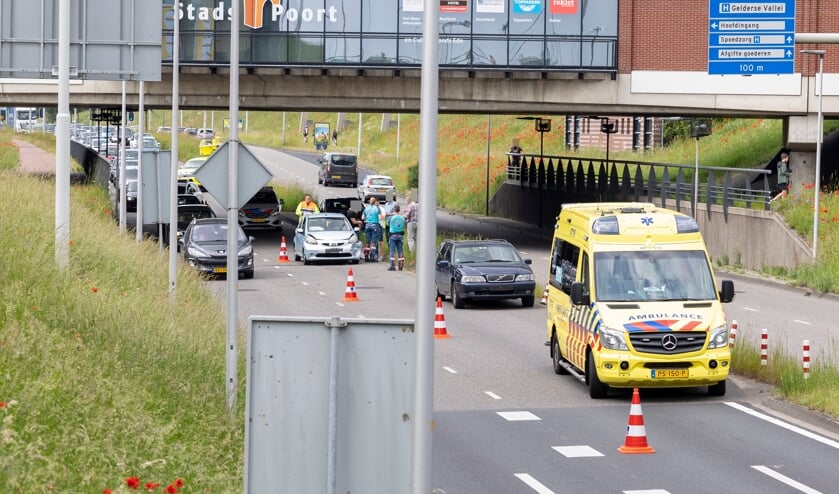Grote file door aanrijding op Doctor Willem Dreeslaan - Ede Stad