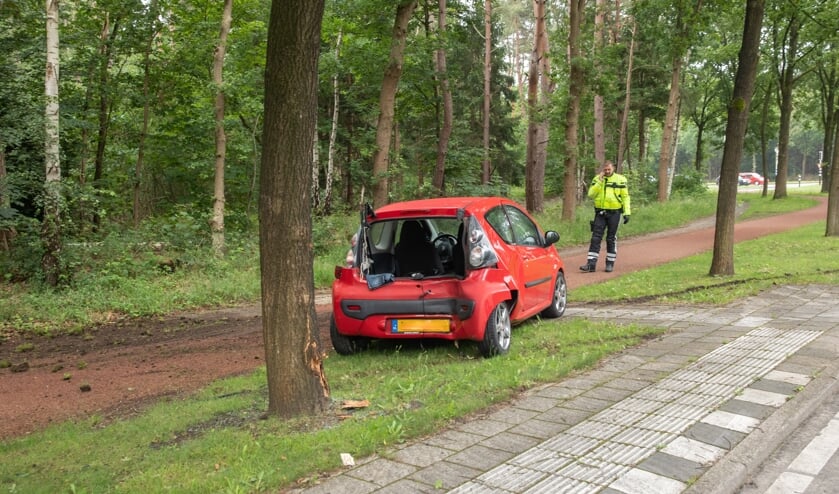 Gecrasht Voertuig Aangetroffen In Baarn: [BAARN] Vrijdagochtend Rond 7. ...