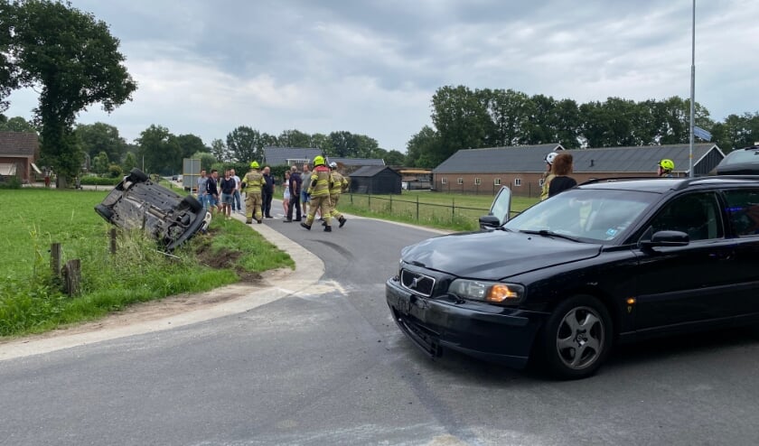 Kruising afgesloten na ongeval in Kootwijkerbroek: [KOOTWIJKERBROEK] Op de kruising Oude Garderenseweg met de Garderbroekerweg in Kootwijkerbroek heeft zaterdagavond rond 18.00 uur een ernstig ongeval plaatsgevonden. De kruising is hierdoor volledig....