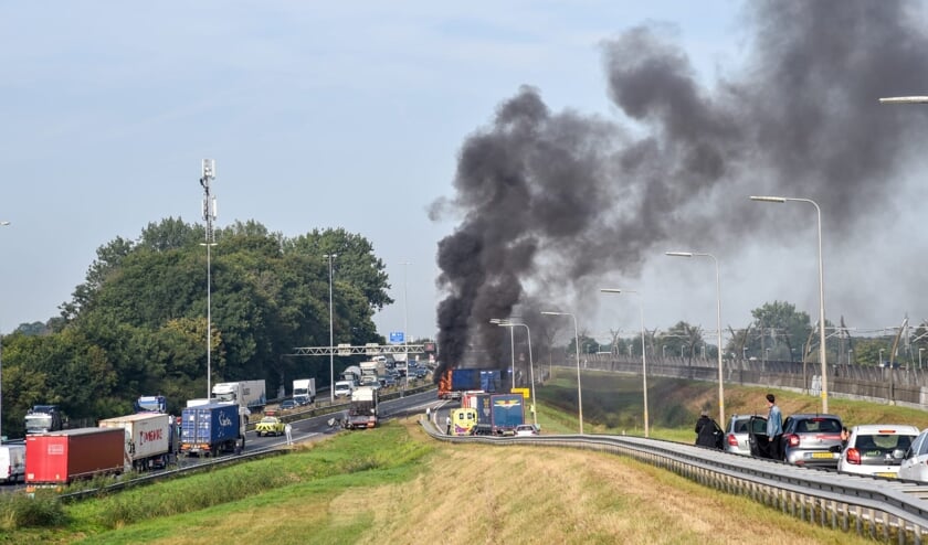 Wientjes is bezorgd over verkeerschaos na ernstig verkeersongeval op A15: [GORINCHEM] De urenlange afsluiting van de A15 door een verkeersongeval op de A15 met twee vrachtwagens leidde woensdag tot heel veel extra verkeer door de stad, zo liet VVD