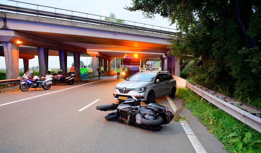 Motorrijder overleden na zeer ernstig eenzijdig ongeluk A205 in Vijfhuizen: [VIJFHUIZEN] Een motorrijden is maandagochtend bij een eenzijdig ongeval verongelukt op de verbindingsweg (A205) tussen de A9 en de Drie Merenweg. Het is nog onduidelijk wat er
