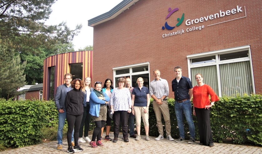 Trois chefs d’établissement français et quatre écossais visitent le Groevenbeek Christian College |  Le Puttenaer