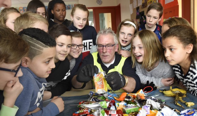 Leerlingen van de Prinses Beatrixschool in Bodegraven doen dit jaar mee aan project afvalvrije school van Cyclus. (foto: Rianne den Balvert)