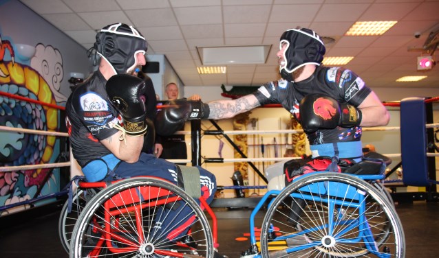 Bij No Limits was een demonstratiepartij van twee Engelse rolstoelboksers te zien.