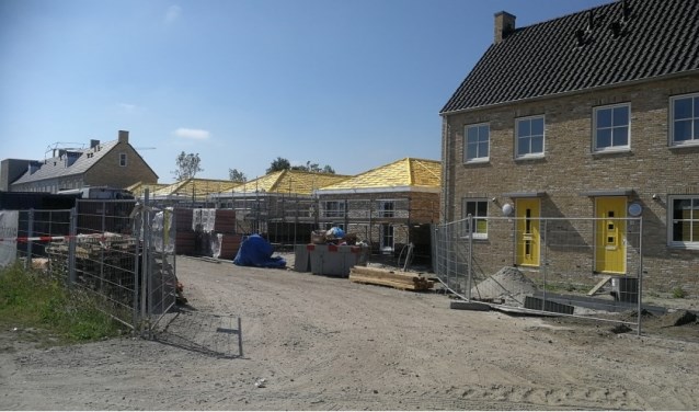 Aan de Dreef, paralel aan de Pater Jornaweg, zijn ook enkele woonwagenwoningen gebouwd. (foto:archieffoto HvH)