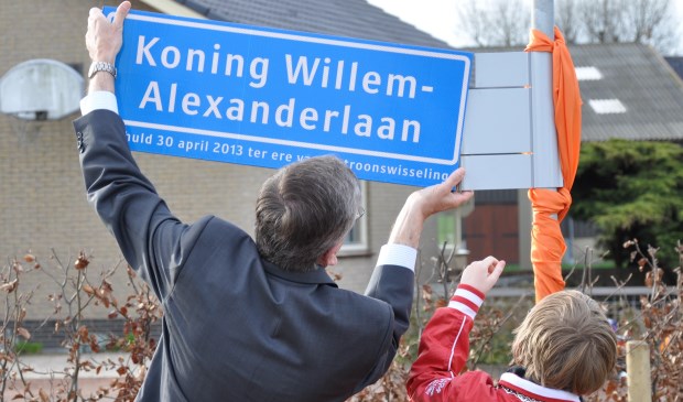 In 2013 kreeg de ontsluitingsweg van het Koningskwartier, waaraan de tijdelijke school wordt gehuisvest, zijn naam.