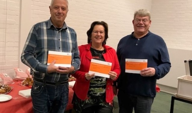 Hulde voor de bridgers van BC Waddinxveen. (foto: pr)