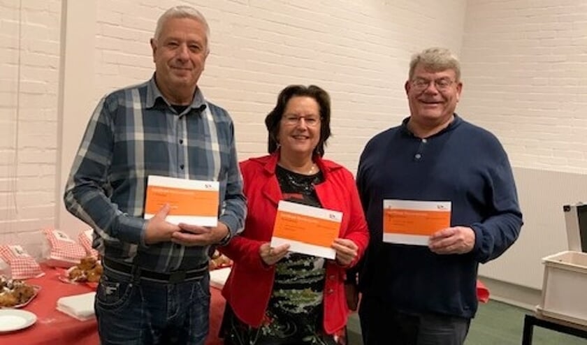 Hulde voor de bridgers van BC Waddinxveen. (foto: pr)