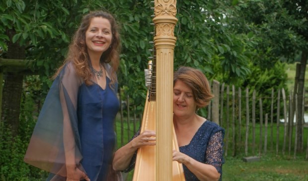 Natalie Merfort (links) en Reinilde Zevenbergen treden samen op in de Kruiskerk. (foto: pr)