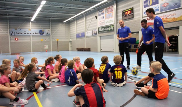 Ook spelers uit de seniorenselectie gaan bij de opleiding een belangrijke rol spelen.