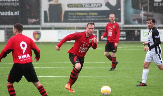 Ook gisteren werkte Mario van Dieren als een paard. (foto en tekst: Erik van Leeuwen)