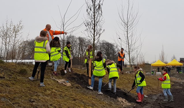 De jaarlijkse boomfeestdag werd afgelast in Waddinxveen. (archieffoto Hart van Holland)