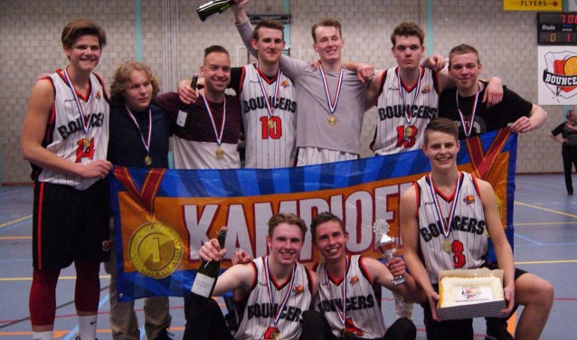 Het kampioensteam van Jong Bouncers.