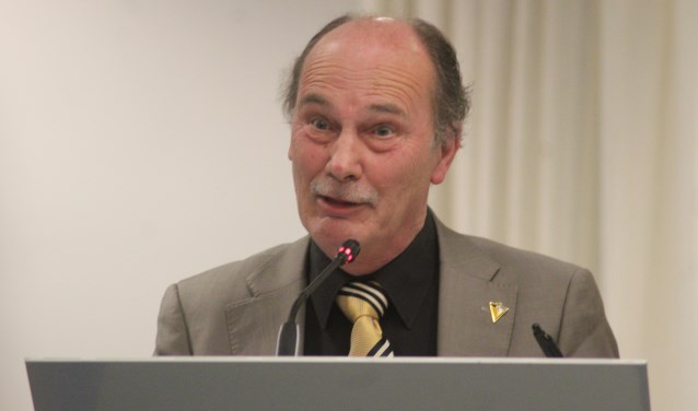 Wethouder Henry ten Zijthoff trok het boetekleed aan. (foto en tekst: Erik van Leeuwen)