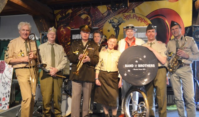 Peter Faber vertelt, de 'broederband' musiceert; onderwerp: WOII.