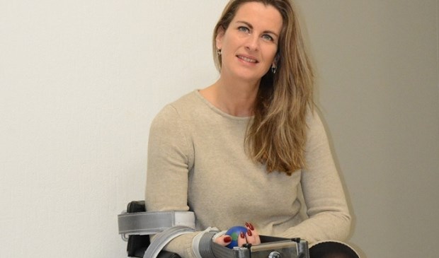Ingeborg Beuzel bij het Phystrac-apparaat, waarmee al ruim zes jaar uitstekende resultaten worden geboekt.