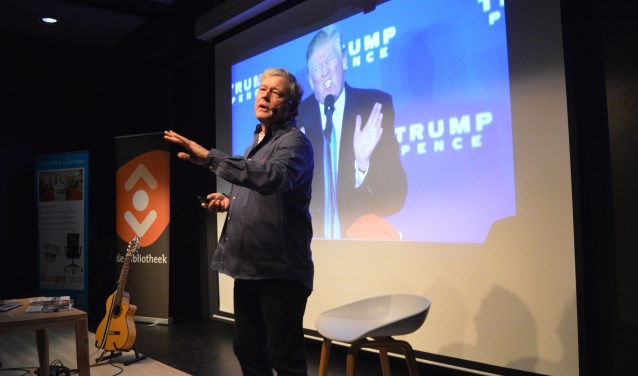 De bibliotheek en boekhandel Burger haalden Charles Groenhuijsen naar Waddinxveen.