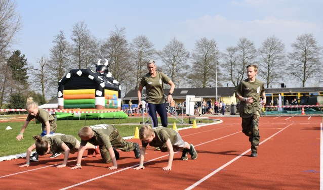 Kinderen maar ook volwassenen genoten van de Mariniersdag al was het soms ook afzien. (foto en tekst: David Zandbergen)