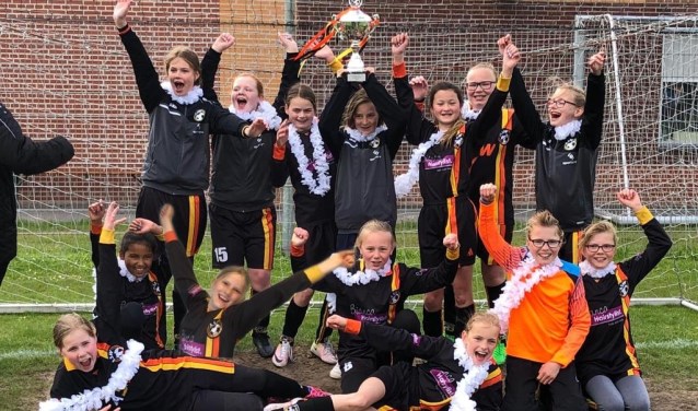 Ze mochten geen punten morsen en dat deden ze dan ook niet; na de 3-1 winst op Alphia was het kampioenschap binnen. (foto: pr)
